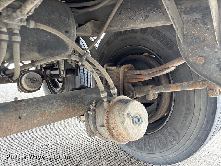 image for item EA7222 2015 Utility refrigerated van trailer