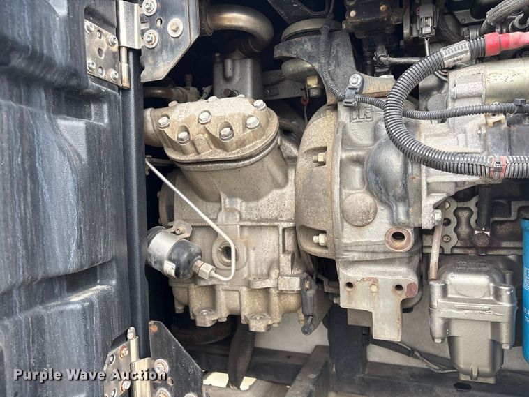 image for item EA7222 2015 Utility refrigerated van trailer