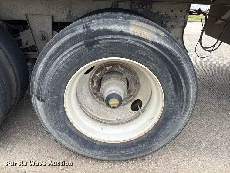 image for item EA7222 2015 Utility refrigerated van trailer