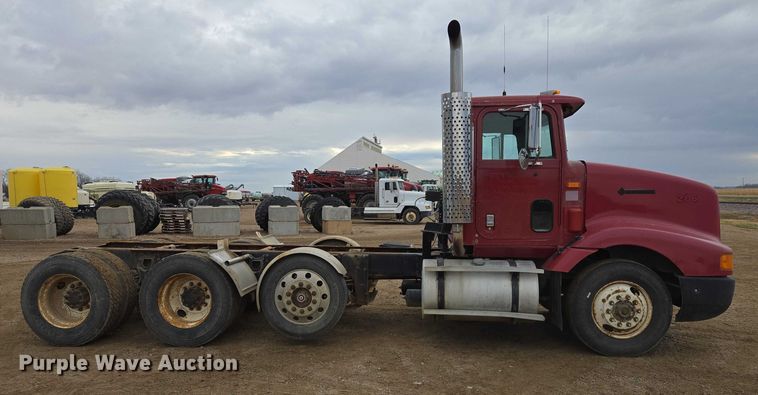 image for item EB1185 1994 International 9200 truck cab and chassis