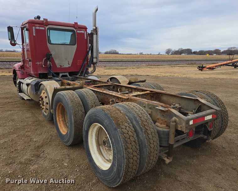 image for item EB1185 1994 International 9200 truck cab and chassis