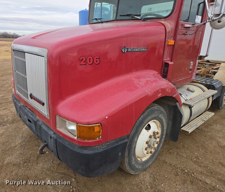 image for item EB1185 1994 International 9200 truck cab and chassis
