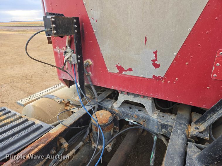 image for item EB1185 1994 International 9200 truck cab and chassis