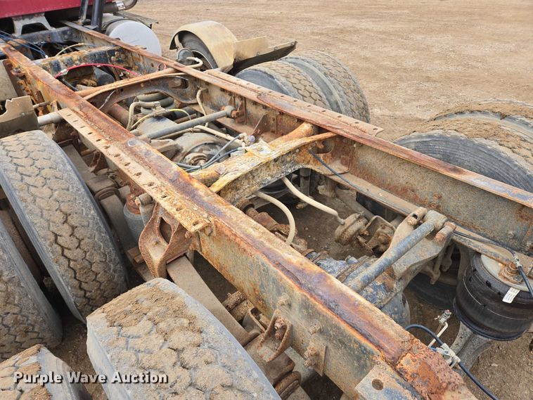 image for item EB1185 1994 International 9200 truck cab and chassis