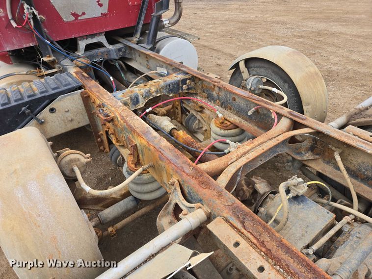 image for item EB1185 1994 International 9200 truck cab and chassis