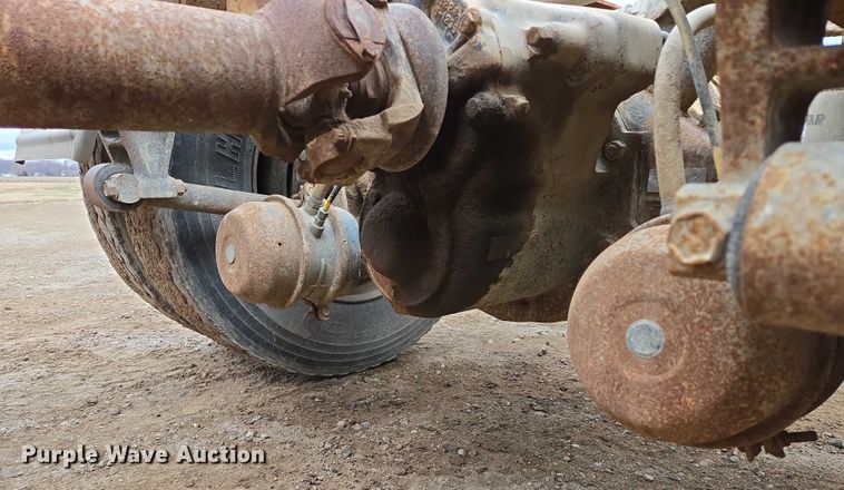 image for item EB1185 1994 International 9200 truck cab and chassis