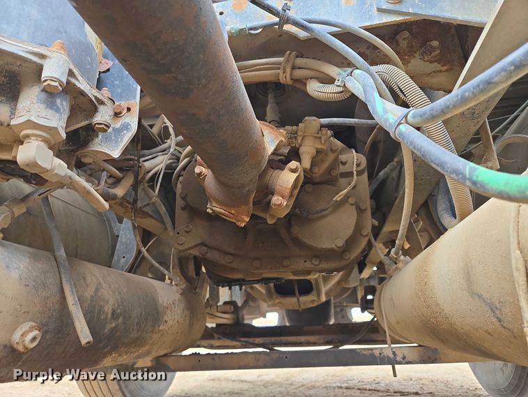 image for item EB1185 1994 International 9200 truck cab and chassis