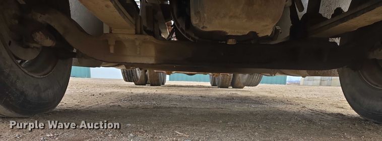 image for item EB1185 1994 International 9200 truck cab and chassis