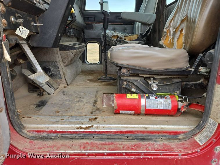 image for item EB1185 1994 International 9200 truck cab and chassis