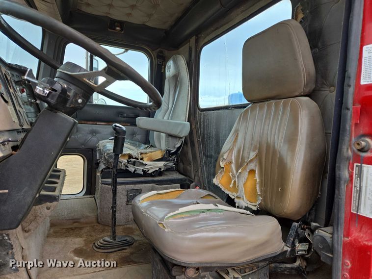 image for item EB1185 1994 International 9200 truck cab and chassis