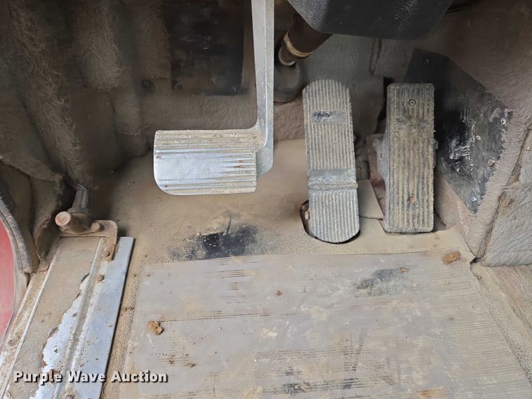 image for item EB1185 1994 International 9200 truck cab and chassis