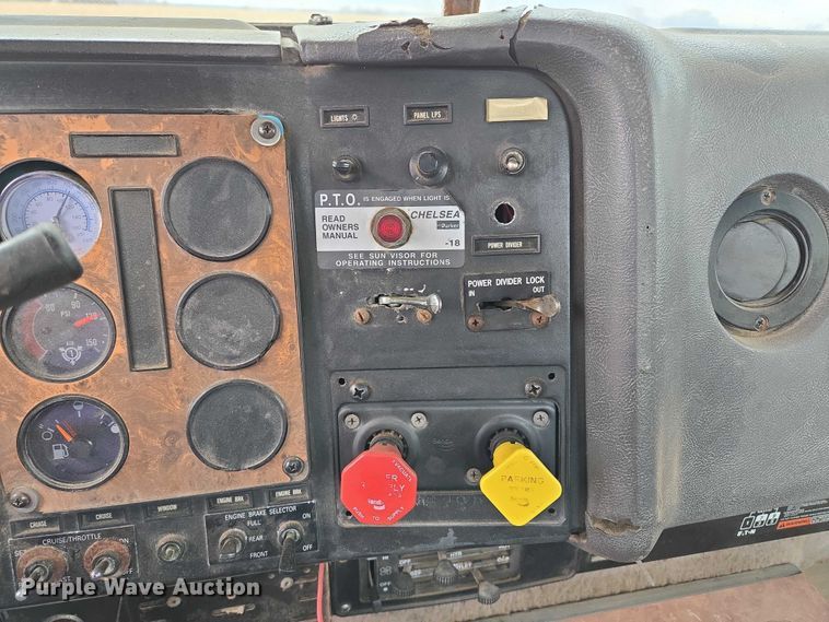 image for item EB1185 1994 International 9200 truck cab and chassis