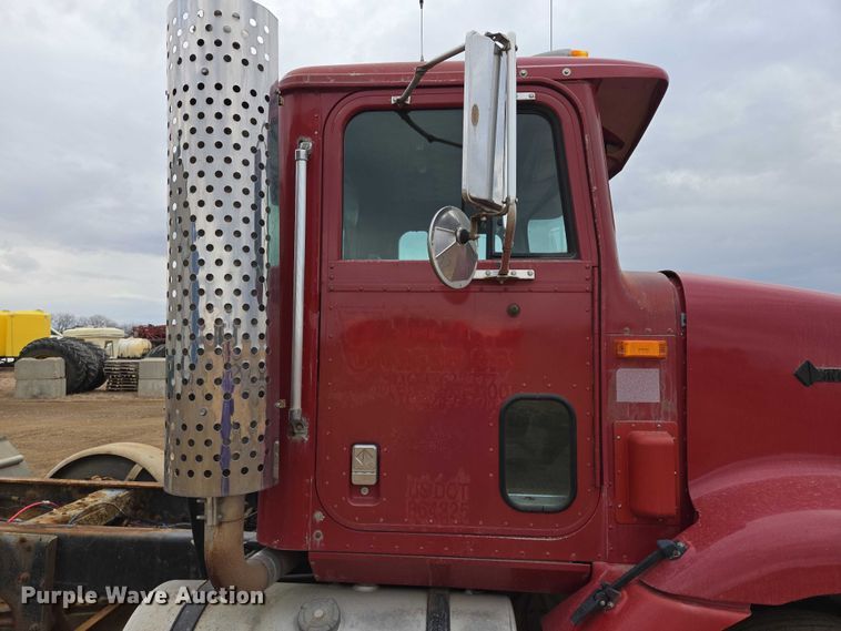 image for item EB1185 1994 International 9200 truck cab and chassis