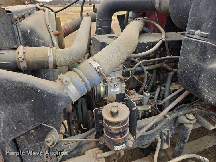 image for item EB1185 1994 International 9200 truck cab and chassis