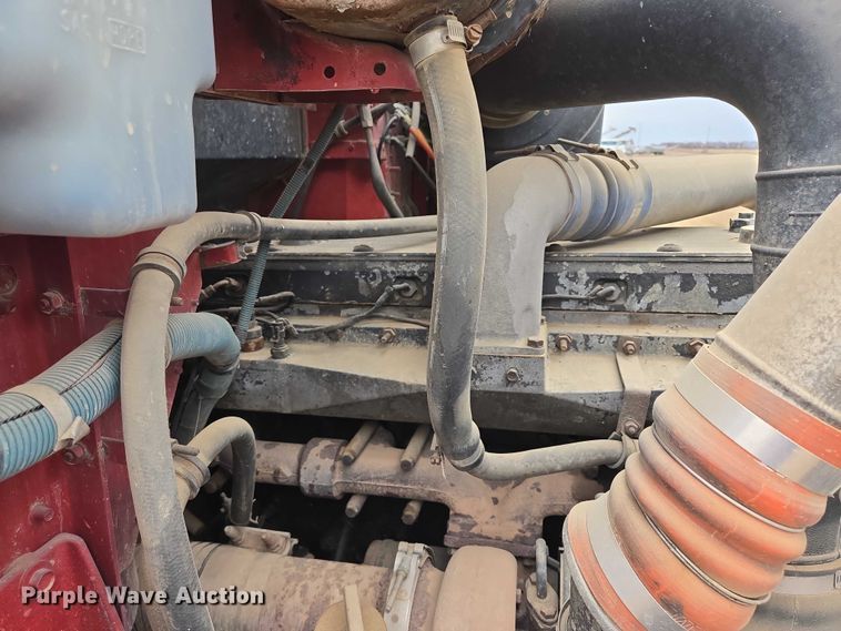 image for item EB1185 1994 International 9200 truck cab and chassis