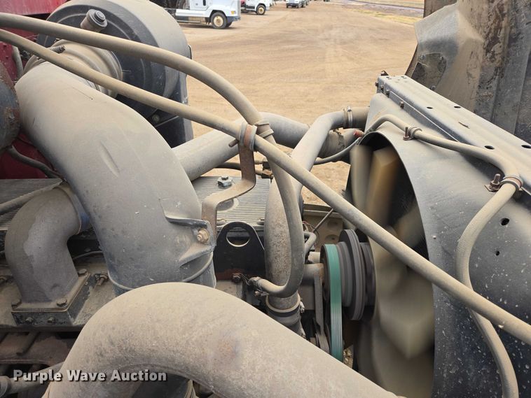 image for item EB1185 1994 International 9200 truck cab and chassis