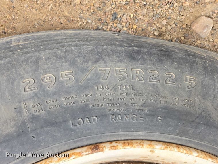 image for item EB1185 1994 International 9200 truck cab and chassis