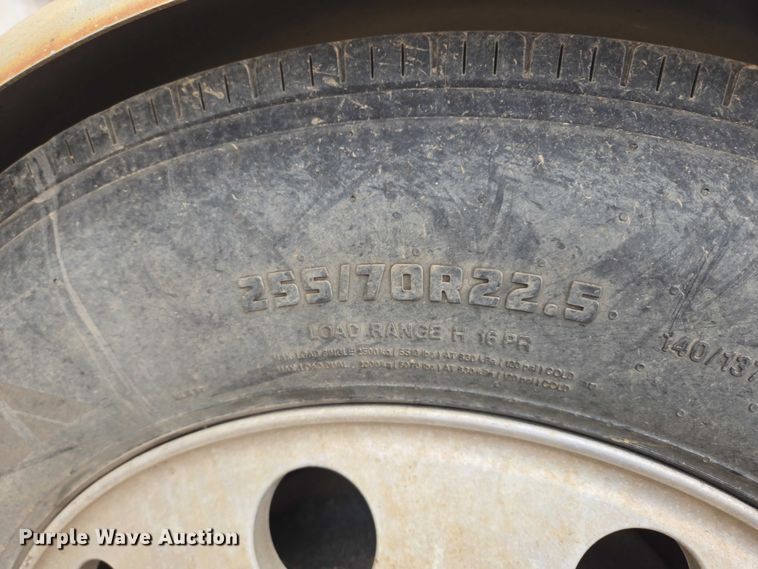 image for item EB1185 1994 International 9200 truck cab and chassis