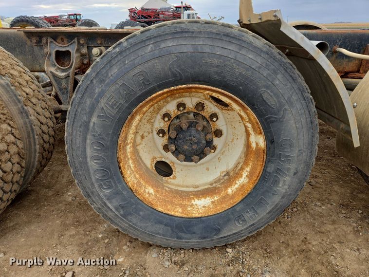 image for item EB1185 1994 International 9200 truck cab and chassis