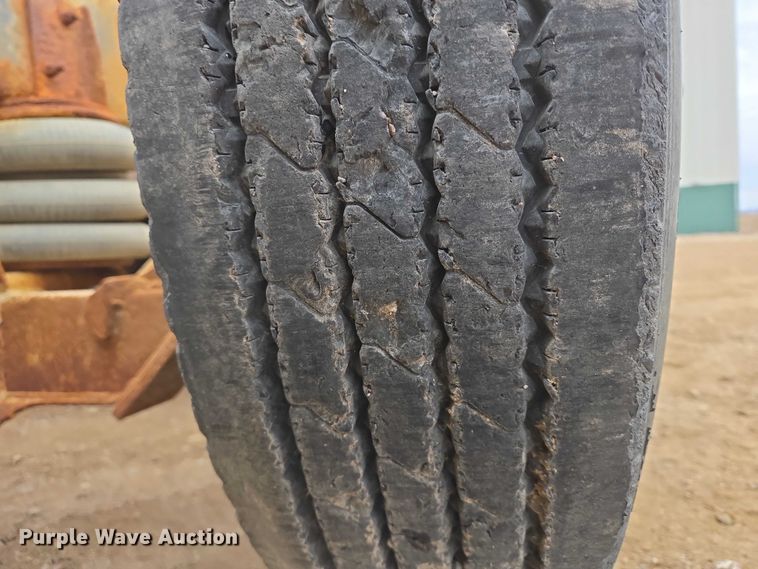 image for item EB1185 1994 International 9200 truck cab and chassis