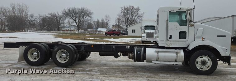 image for item EB1213 2012 Kenworth T800 truck cab and chassis