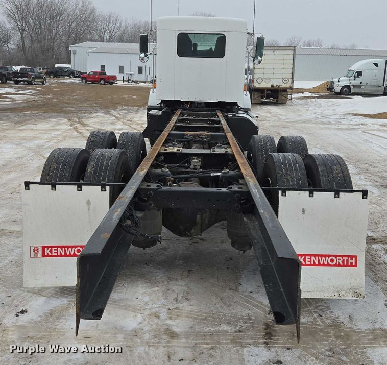 image for item EB1213 2012 Kenworth T800 truck cab and chassis