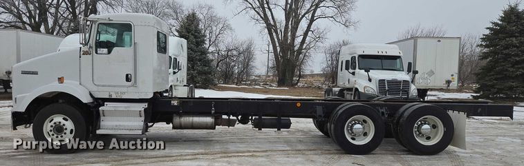 image for item EB1213 2012 Kenworth T800 truck cab and chassis