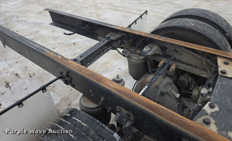 image for item EB1213 2012 Kenworth T800 truck cab and chassis