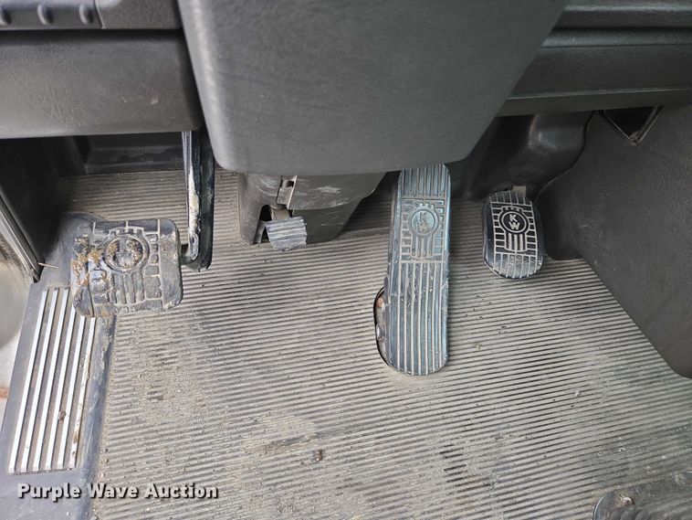 image for item EB1213 2012 Kenworth T800 truck cab and chassis