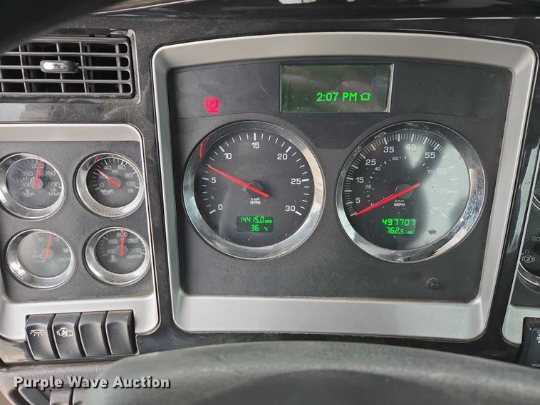 image for item EB1213 2012 Kenworth T800 truck cab and chassis