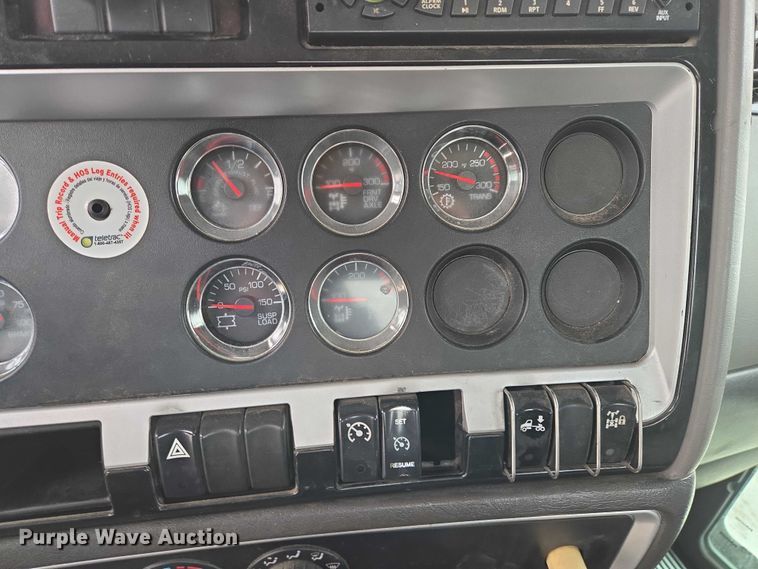 image for item EB1213 2012 Kenworth T800 truck cab and chassis