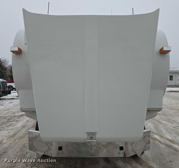 image for item EB1213 2012 Kenworth T800 truck cab and chassis