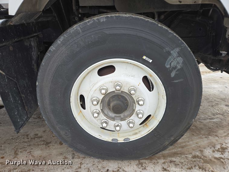 image for item EB1213 2012 Kenworth T800 truck cab and chassis