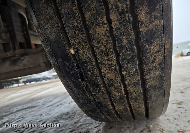 image for item EB1213 2012 Kenworth T800 truck cab and chassis