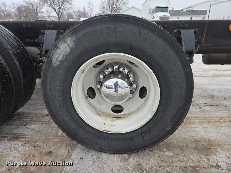 image for item EB1213 2012 Kenworth T800 truck cab and chassis