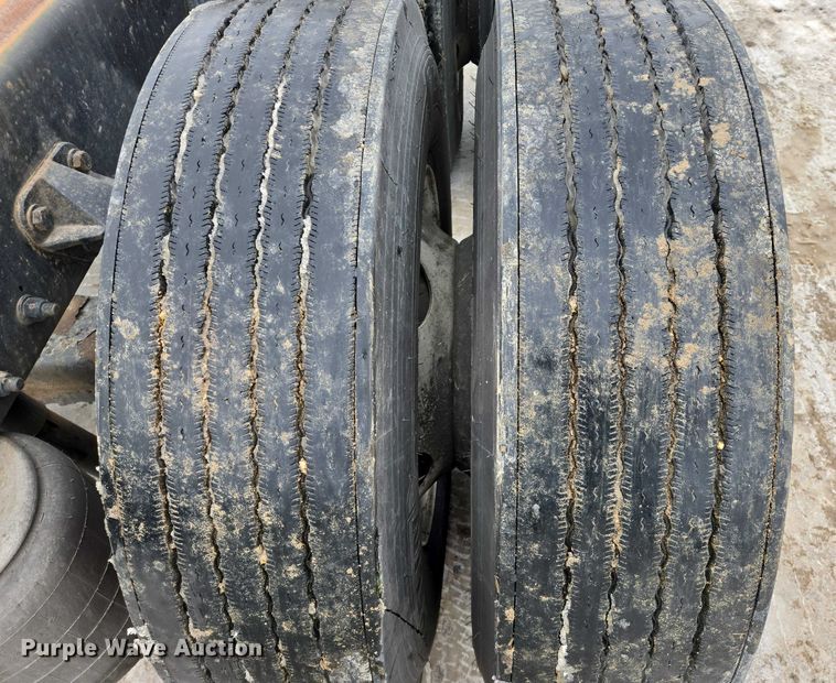 image for item EB1213 2012 Kenworth T800 truck cab and chassis