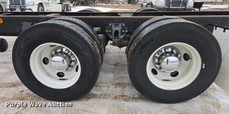 image for item EB1213 2012 Kenworth T800 truck cab and chassis