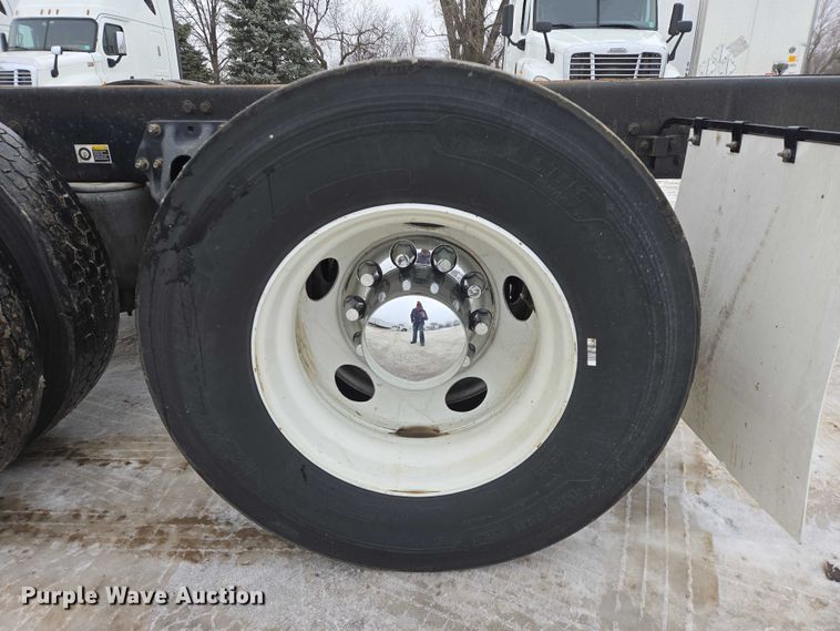 image for item EB1213 2012 Kenworth T800 truck cab and chassis