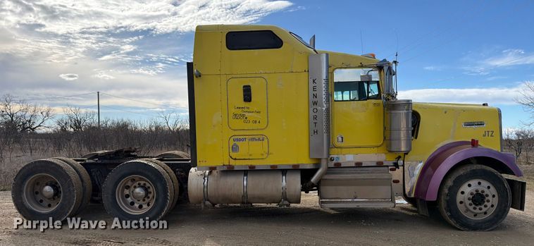 image for item ED5127 2000 Kenworth W900L semi truck