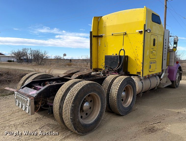 image for item ED5127 2000 Kenworth W900L semi truck