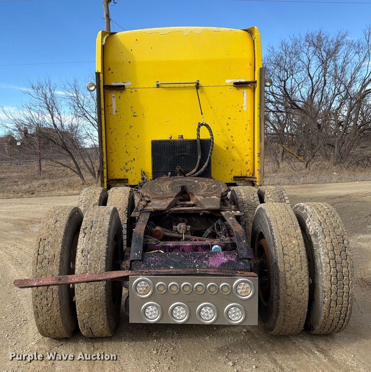 image for item ED5127 2000 Kenworth W900L semi truck