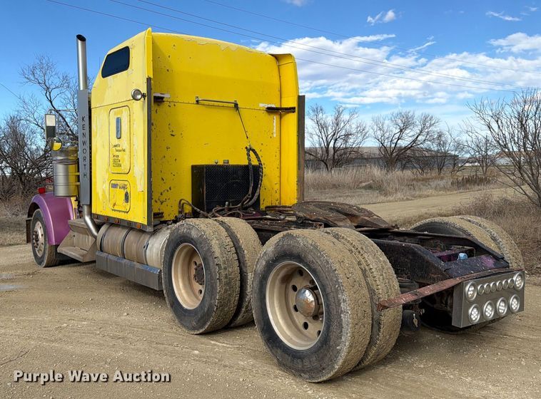 image for item ED5127 2000 Kenworth W900L semi truck