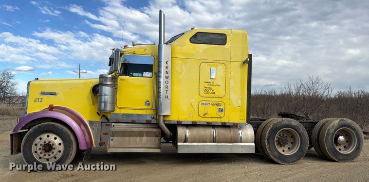 image for item ED5127 2000 Kenworth W900L semi truck