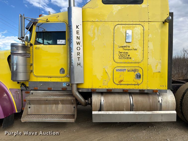 image for item ED5127 2000 Kenworth W900L semi truck