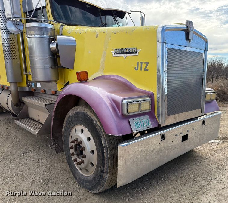image for item ED5127 2000 Kenworth W900L semi truck