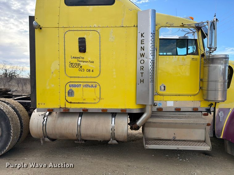 image for item ED5127 2000 Kenworth W900L semi truck