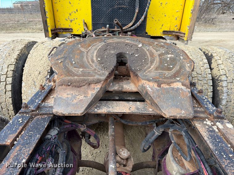 image for item ED5127 2000 Kenworth W900L semi truck