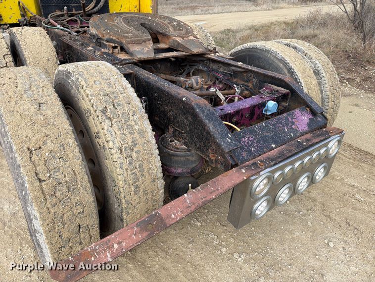 image for item ED5127 2000 Kenworth W900L semi truck