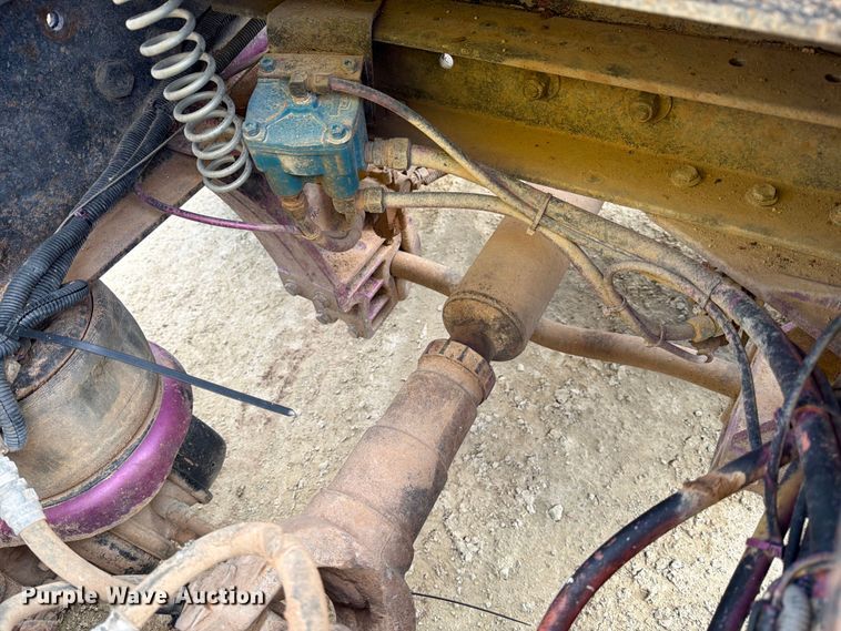 image for item ED5127 2000 Kenworth W900L semi truck