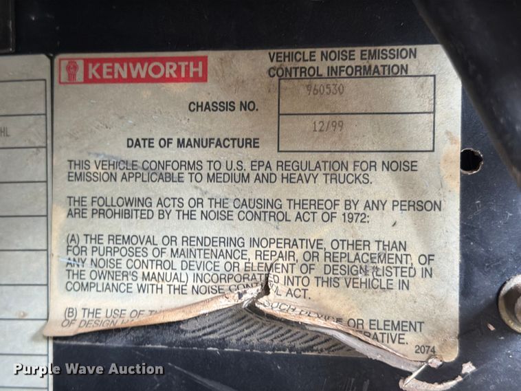 image for item ED5127 2000 Kenworth W900L semi truck